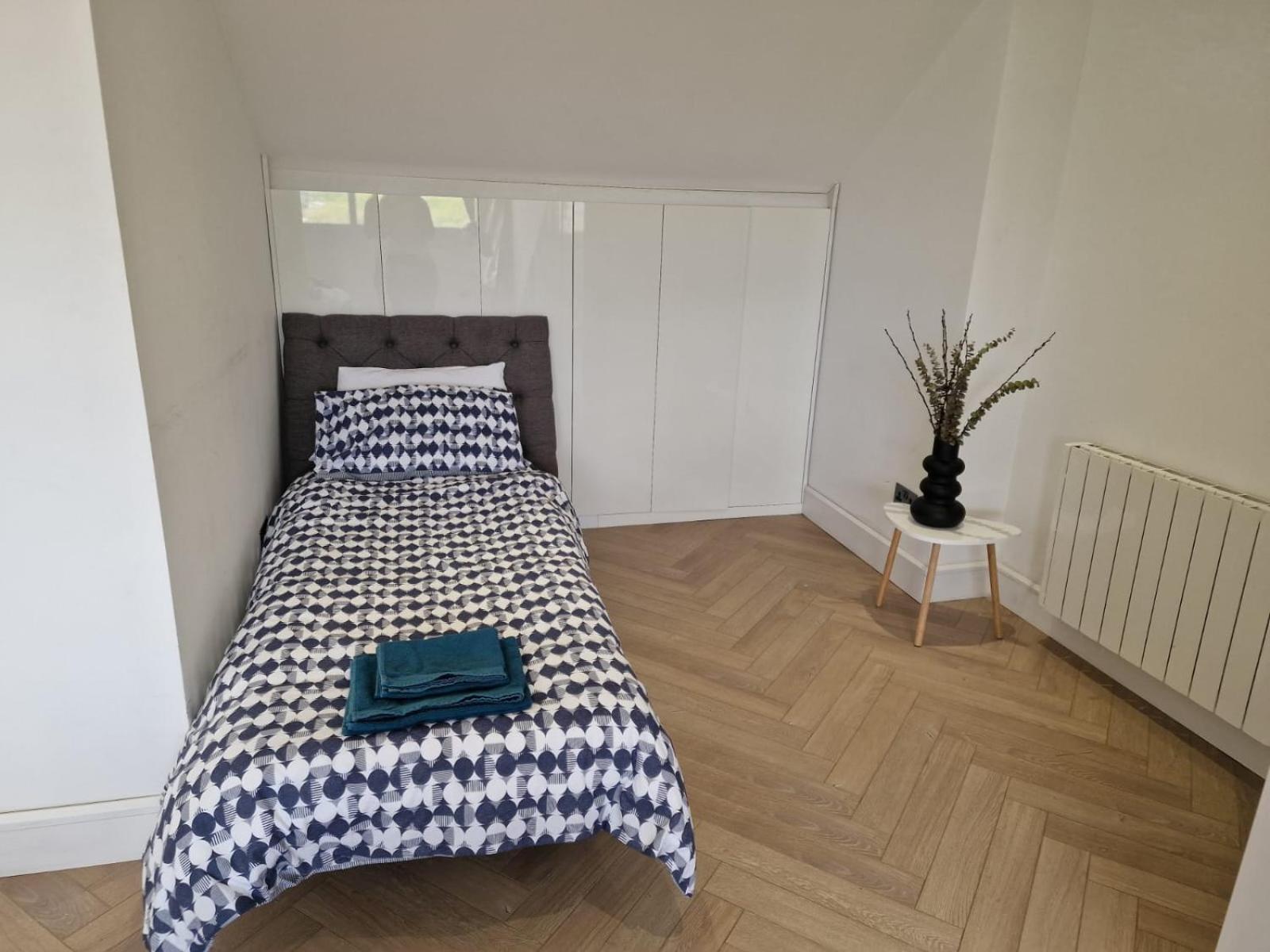 Loft With Skyline Views Of Canary Wharf Apartment *