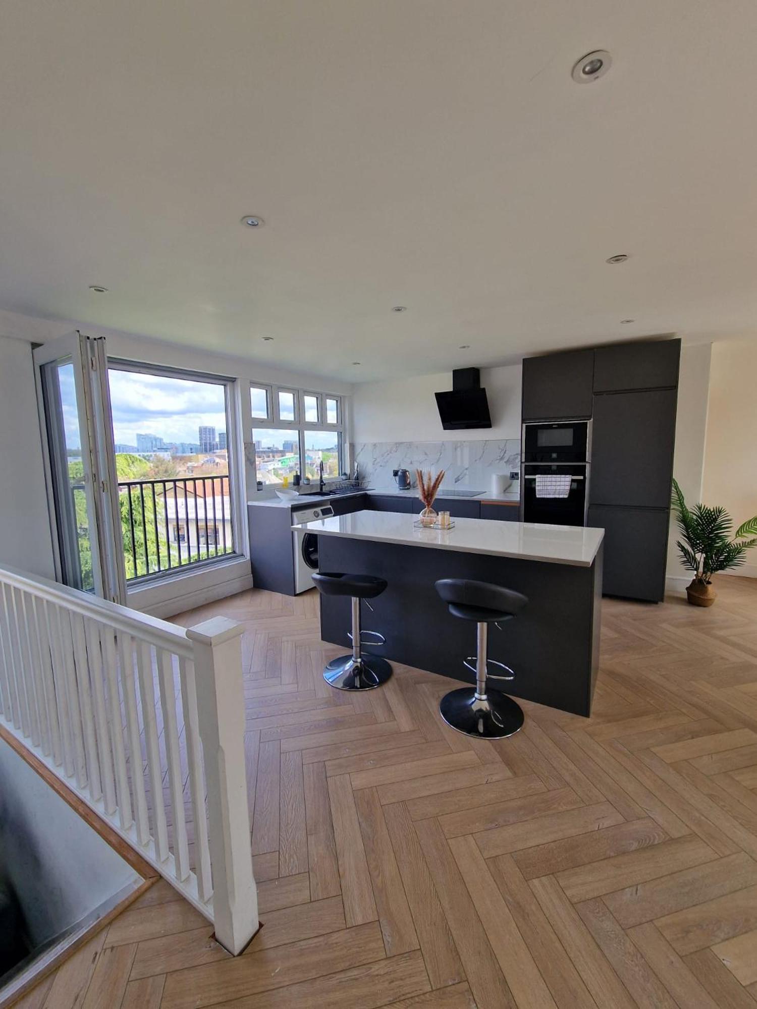 Loft With Skyline Views Of Canary Wharf Apartment *